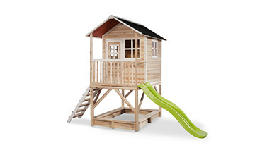 Spielturm mit Rutsche