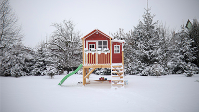 Mein Spielhaus für den Winter schmücken