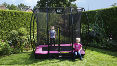 Die Kinder zu Hause? Entdecke die Outdoor-Spielideen von EXIT Toys.