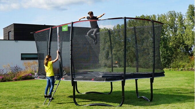 Wie du dein Trampolin auf Füßen aufbaust