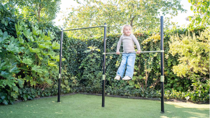 Duikel, hang, zwaai en draai met het EXIT Ivy duikelrek