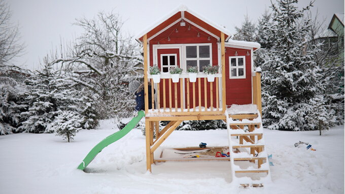 Mein Spielhaus für den Winter schmücken