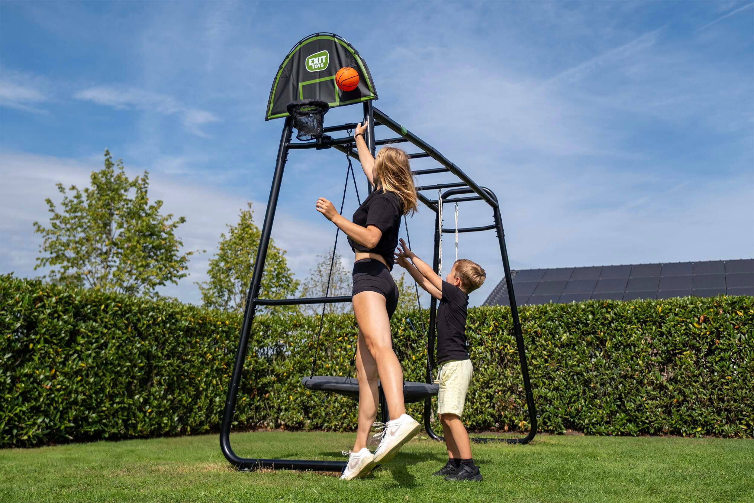 Auf der Suche nach nachhaltigen Sportprodukten f&uuml;r deinen Garten? EXIT Toys entwickelt stabile, recycelbare Sportger&auml;te f&uuml;r Kinder und Jugendliche, die sich bewegen und weiterentwickeln m&ouml;chten. Vom Fu&szlig;balltor bis zum Padel Train