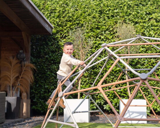 Die Metal Kletterkuppeln &oslash;190 und &oslash;300 sind stabile Kletterkuppeln mit griffigen Klettersteinen f&uuml;r sichere Kletterabenteuer.
